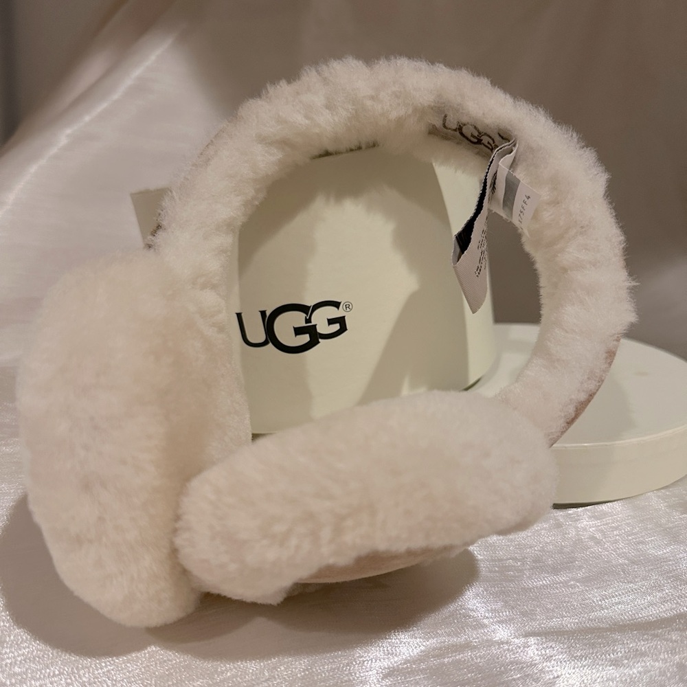 UGG CLASSIC SUEDE EARMUFFS